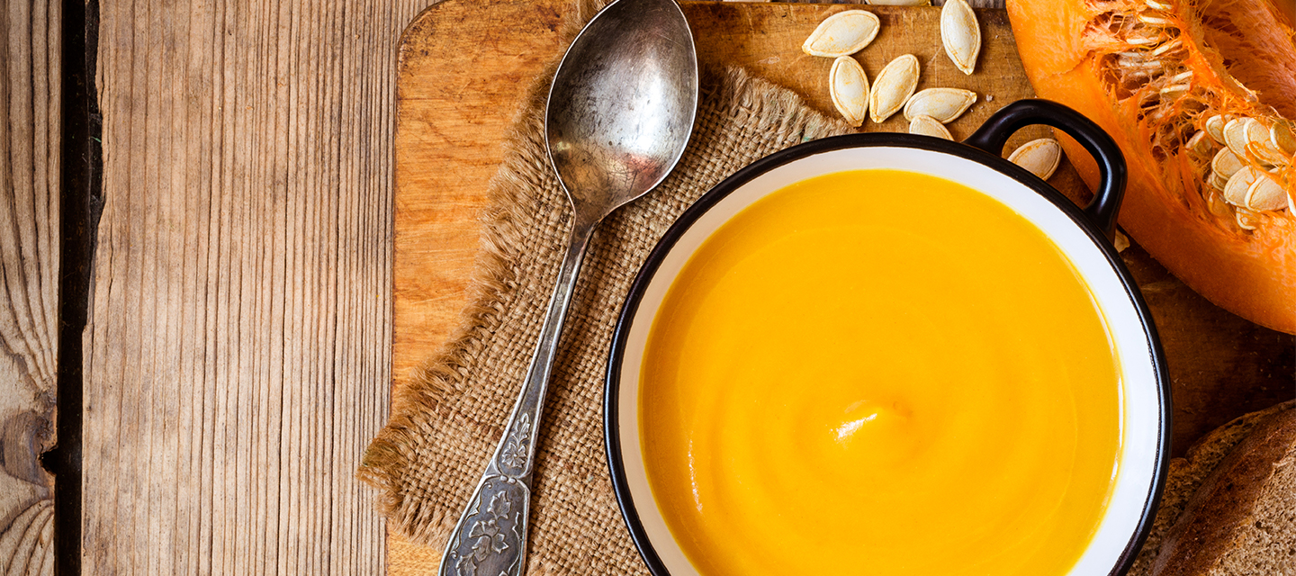 Soupe épicée à la citrouille et aux arachides 